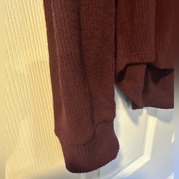 Express Women's Long Sleeve T-Shirt Sweater Size Medium - Picture 3 of 5